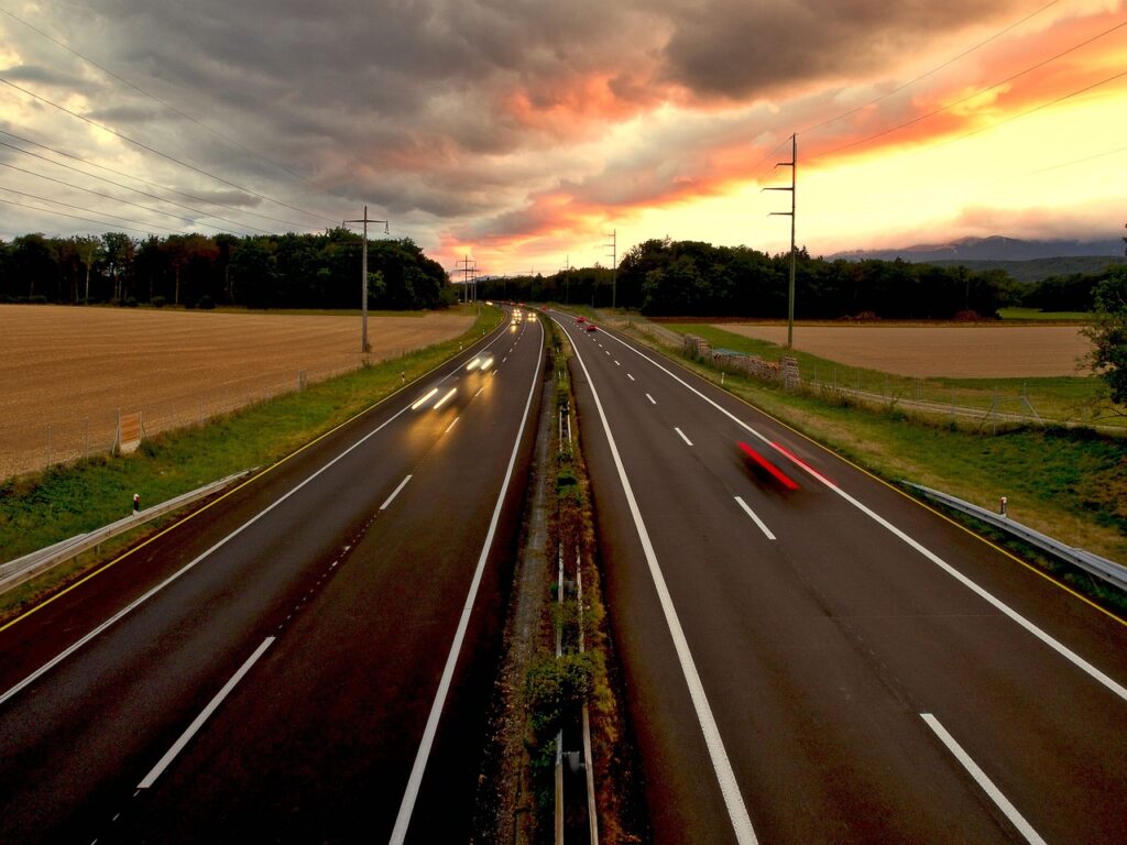 road, motorway, nature-932871.jpg